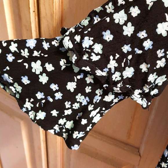 Floral top size 10 - Picture 3 of 4